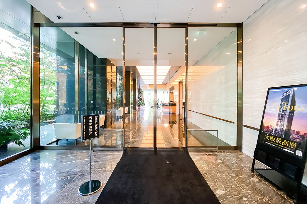 Roppongi Grand Tower Residence thumbnail 3